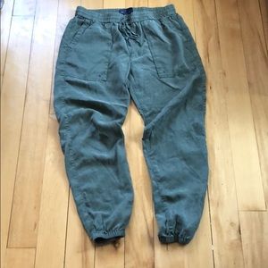 Gap green cropped joggers
